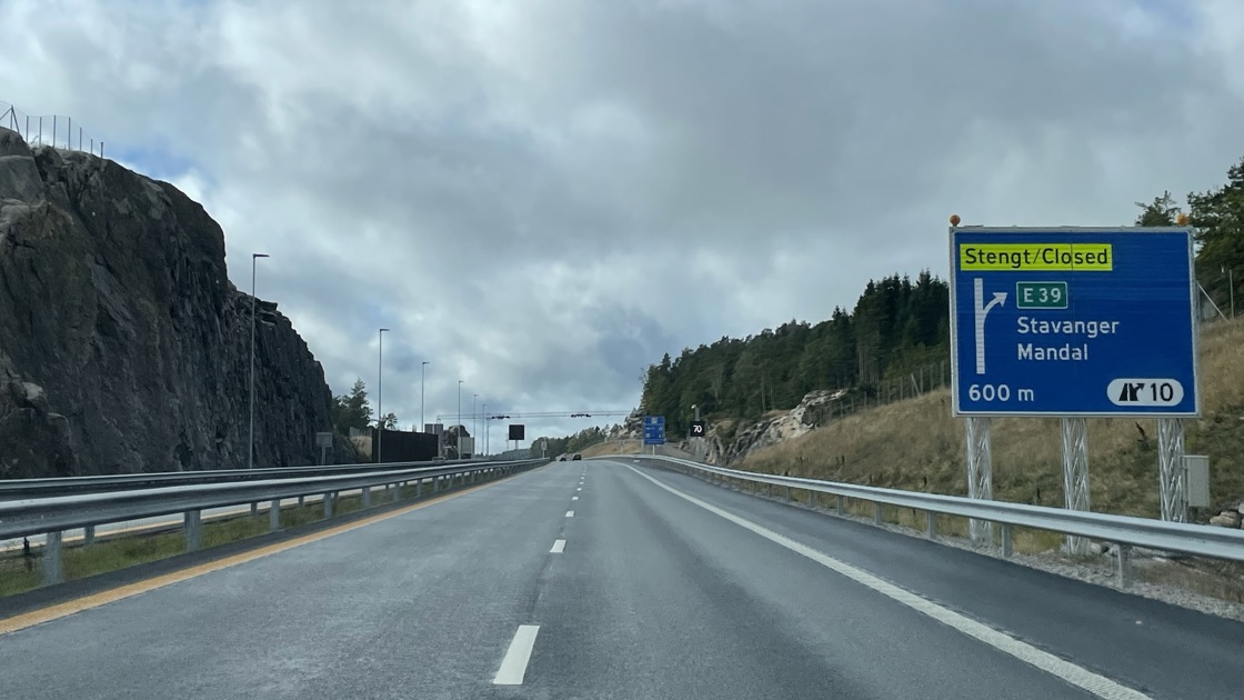 Byggestart: Nye Veier og Hæhre Entreprenør har signert avtalen som gir grønt lys for neste etappe av E39 i forlengelse av Mandalskrysset i Lindesnes.