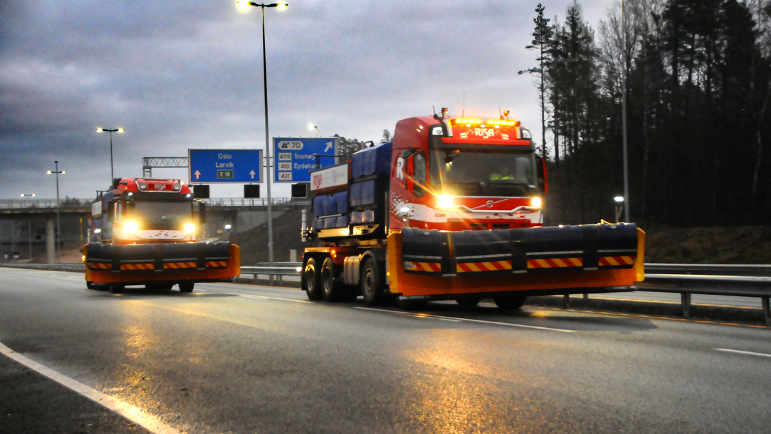 Her er det dagens driftsentreprenør, Risa, som er på jobb for Nye Veier.